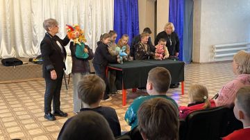Дети адресатов филиала фонда побывали в роли артистов-кукольников