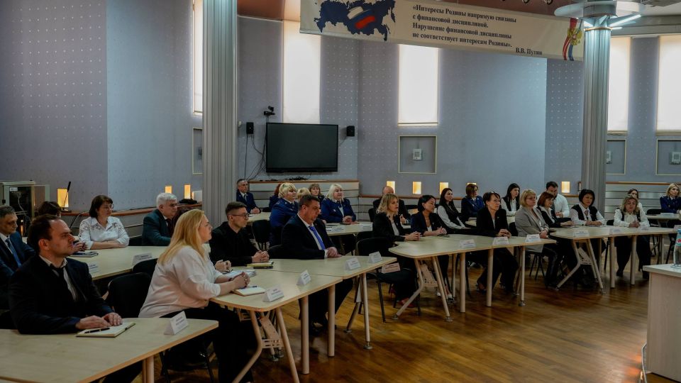 Первый заместитель руководителя Казначейства России Эли Исаев и заместитель руководителя Александр Суконкин встретились с коллективом Управления Федерального казначейства по Донецкой Народной Республике Первый заместитель руководителя Казначейства России Эли Исаев и заместитель руководителя Александр Суконкин встретились с коллективом Управления Федерального казначейства по Донецкой Народной Республике