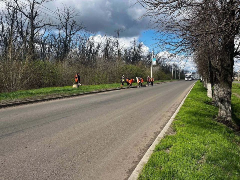 Очередной субботник проведён в Волновахе в рамках двухмесячника Очередной субботник проведён в Волновахе в рамках двухмесячника