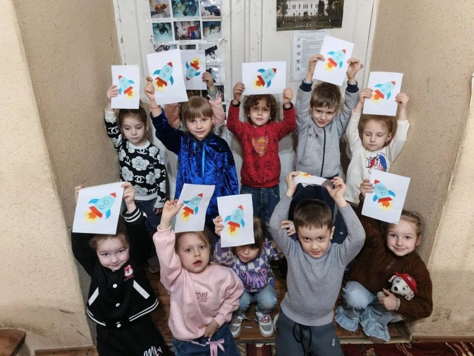 В рамках проведения Недели космоса в России в МБУ "Городской дворец культуры им. В.Г. Кирсановой" прошел мастер-класс по изготовлению аппликаций на космическую тематику "Космические ракеты" В рамках проведения Недели космоса в России в МБУ "Городской дворец культуры им. В.Г. Кирсановой" прошел мастер-класс по изготовлению аппликаций на космическую тематику "Космические ракеты"