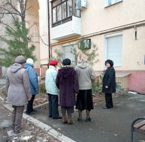 Сегодня, 9 апреля, Ася Книшевицкая, председатель Совета ветеранов, встретилась с пенсионерами и ветеранами района