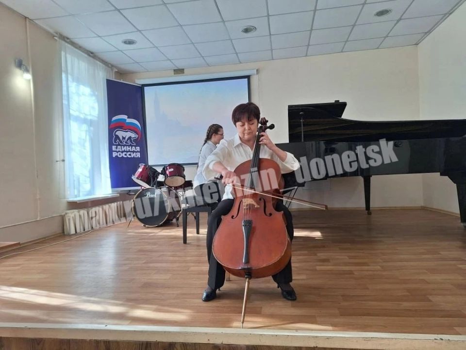 В Детской музыкальной школе № 2 в рамках проекта «Культура малой родины» партии «Единая Россия» состоялась музыкальная гостиная «Сергей Прокофьев: гимн солнцу» В Детской музыкальной школе № 2 в рамках проекта «Культура малой родины» партии «Единая Россия» состоялась музыкальная гостиная «Сергей Прокофьев: гимн солнцу»