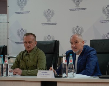 Первый заместитель руководителя Казначейства России Эли Исаев и заместитель руководителя Александр Суконкин встретились с коллективом Управления Федерального казначейства по Донецкой Народной Республике