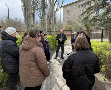 9 апреля руководитель Управы Советского внутригородского района Сергей Савельев провел встречу с жителями вблизи «Детского - сада № 114 жилого массива Объединенный