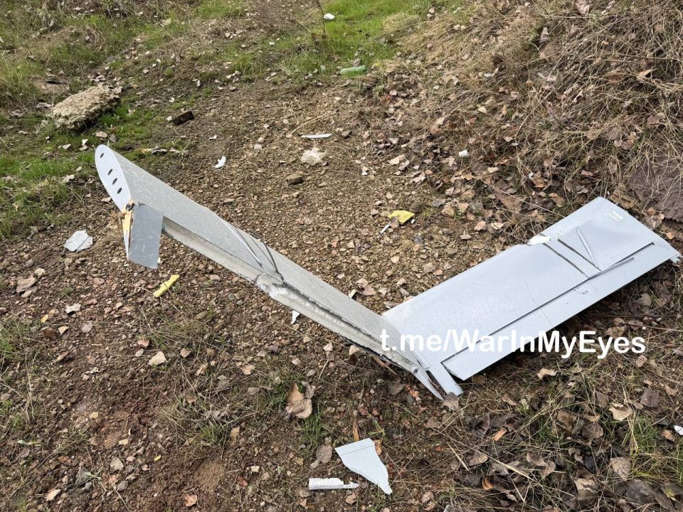 Последствия падения обломков сбитого БПЛА в Буденовском районе Донецка Последствия падения обломков сбитого БПЛА в Буденовском районе Донецка