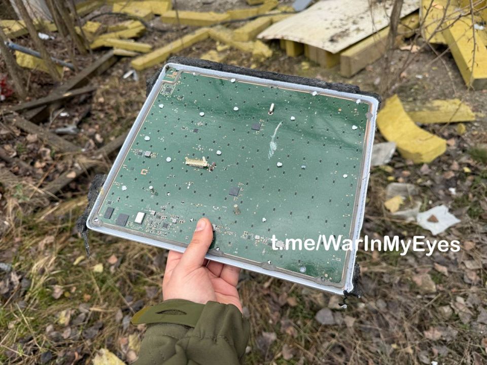 Последствия падения обломков сбитого БПЛА в Буденовском районе Донецка Последствия падения обломков сбитого БПЛА в Буденовском районе Донецка