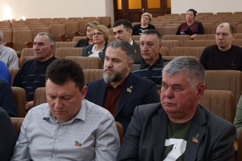 Валентина Харлашка: 9 апреля провела 69 заседание Макеевского городского совета Донецкой Народной Республики Валентина Харлашка: 9 апреля провела 69 заседание Макеевского городского совета Донецкой Народной Республики