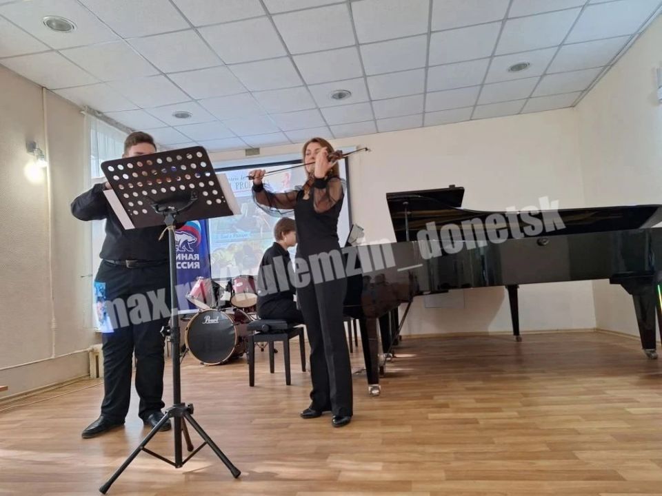 В Детской музыкальной школе № 2 в рамках проекта «Культура малой родины» партии «Единая Россия» состоялась музыкальная гостиная «Сергей Прокофьев: гимн солнцу» В Детской музыкальной школе № 2 в рамках проекта «Культура малой родины» партии «Единая Россия» состоялась музыкальная гостиная «Сергей Прокофьев: гимн солнцу»