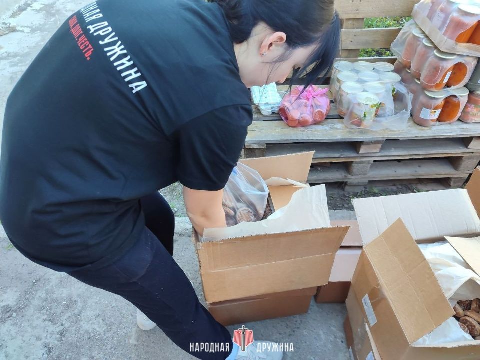 Помогаем делом. Волновахский штаб Народной Дружины совместно с военнослужащими организовали доставку гуманитарной помощи для маломобильных пенсионеров Помогаем делом. Волновахский штаб Народной Дружины совместно с военнослужащими организовали доставку гуманитарной помощи для маломобильных пенсионеров