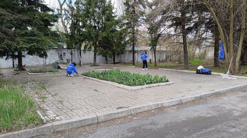Сегодня, 11 апреля 2026 года, в рамках проектов "Донбасс Наш Дом" и "Городская Среда", реализуемых Единой Россией, в Кировском районе города Донецк был проведен Общереспубликанский субботники Сегодня, 11 апреля 2026 года, в рамках проектов "Донбасс Наш Дом" и "Городская Среда", реализуемых Единой Россией, в Кировском районе города Донецк был проведен Общереспубликанский субботники