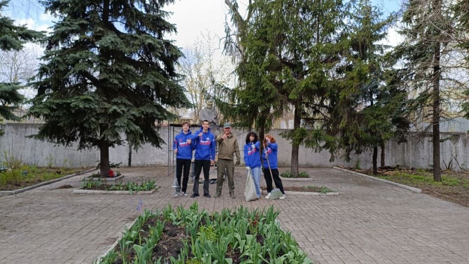 Сегодня, 11 апреля 2026 года, в рамках проектов "Донбасс Наш Дом" и "Городская Среда", реализуемых Единой Россией, в Кировском районе города Донецк был проведен Общереспубликанский субботники Сегодня, 11 апреля 2026 года, в рамках проектов "Донбасс Наш Дом" и "Городская Среда", реализуемых Единой Россией, в Кировском районе города Донецк был проведен Общереспубликанский субботники
