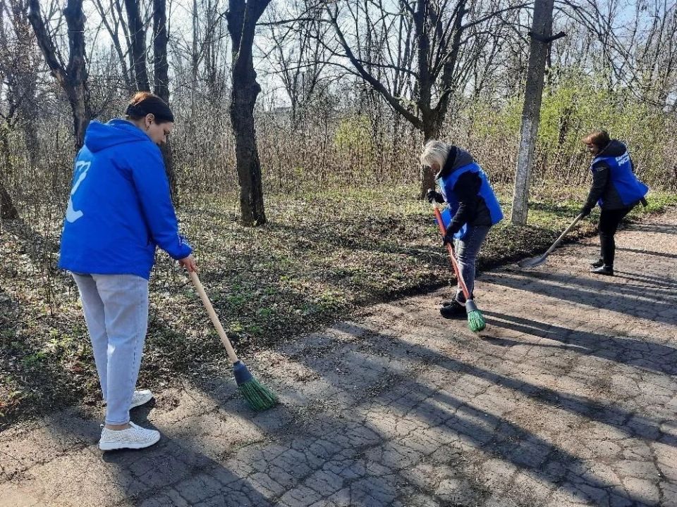 В Калининском районе Горловки состоялся общереспубликанский субботник В Калининском районе Горловки состоялся общереспубликанский субботник