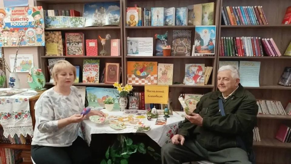 К празднику Пасхи в Зугрэсской библиотеке-филиале №3 была оформлена тематическая выставка «Пасхальный благовест» К празднику Пасхи в Зугрэсской библиотеке-филиале №3 была оформлена тематическая выставка «Пасхальный благовест»