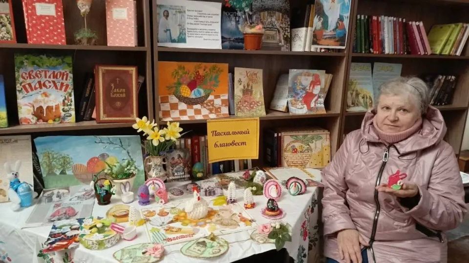 К празднику Пасхи в Зугрэсской библиотеке-филиале №3 была оформлена тематическая выставка «Пасхальный благовест» К празднику Пасхи в Зугрэсской библиотеке-филиале №3 была оформлена тематическая выставка «Пасхальный благовест»