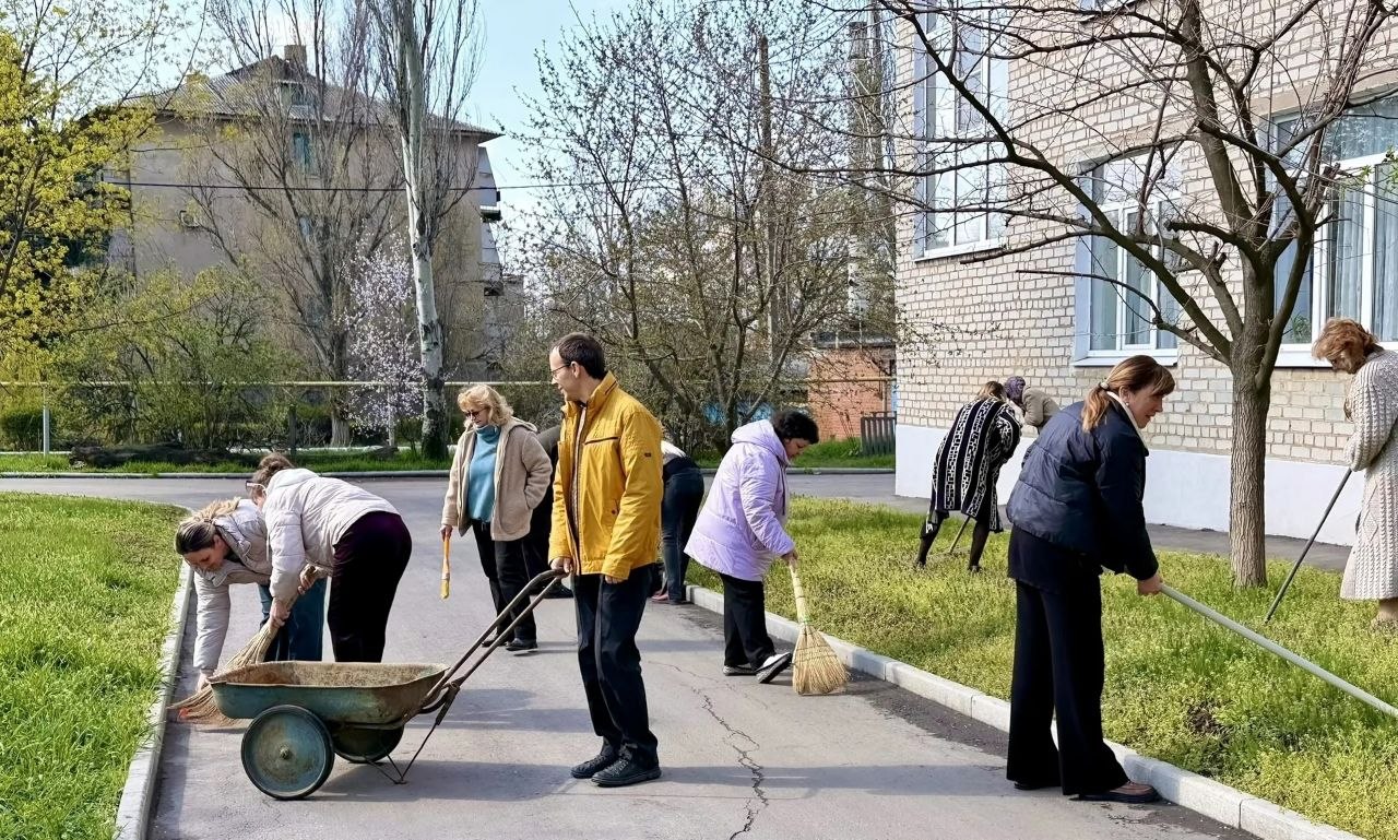 В Торезе прошёл общереспубликанский субботник В Торезе прошёл общереспубликанский субботник