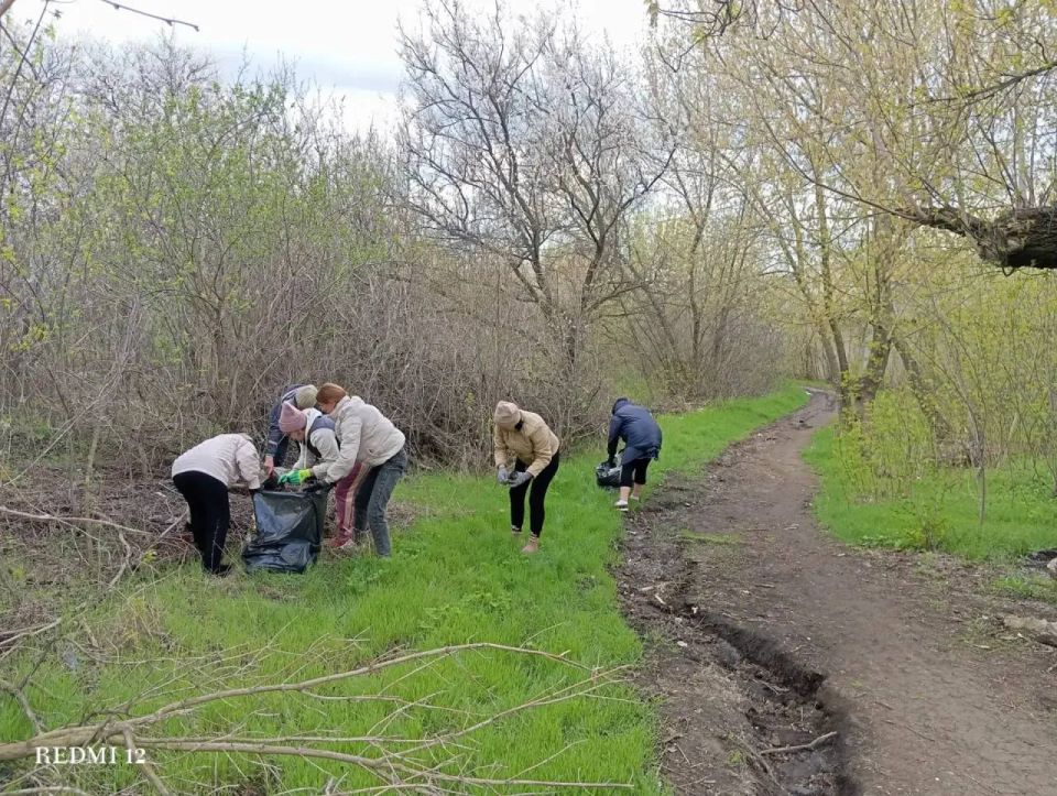 Сегодня, 11 апреля, в рамках проекта «Единой России» «Городская среда» сотрудники Моспинского территориального управления администрации городского округа Донецк приняли участие в общереспубликанском субботнике, очистив от... Сегодня, 11 апреля, в рамках проекта «Единой России» «Городская среда» сотрудники Моспинского территориального управления администрации городского округа Донецк приняли участие в общереспубликанском субботнике, очистив от...