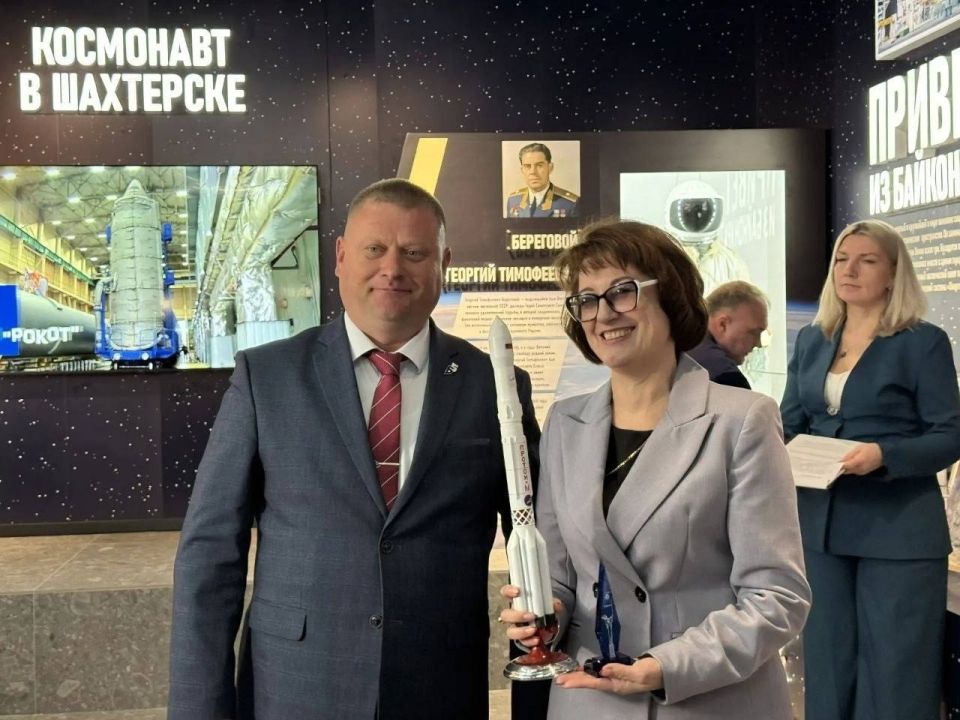 В Шахтерске торжественно открыли школьный музей «Космос рядом» В Шахтерске торжественно открыли школьный музей «Космос рядом»