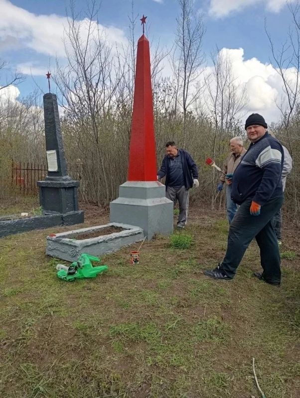 Денис Зубов: В рамках акции «Зеленый Донбасс» на территории городского округа Иловайск сегодня, 11 апреля, ветераны МВД Иловайска собрались вместе, чтобы навести порядок на территории старого кладбища Денис Зубов: В рамках акции «Зеленый Донбасс» на территории городского округа Иловайск сегодня, 11 апреля, ветераны МВД Иловайска собрались вместе, чтобы навести порядок на территории старого кладбища