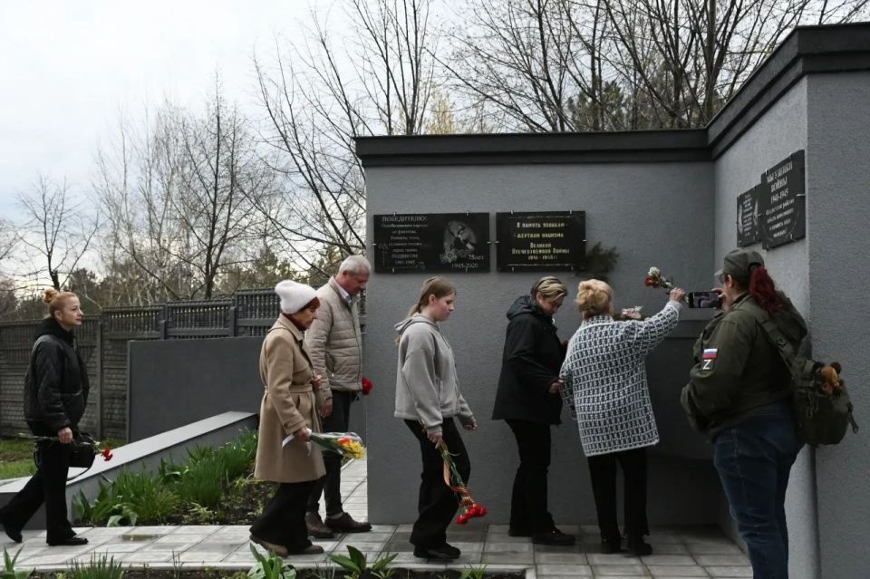 Александр Шатов: В Кировском состоялась памятная церемония возложения цветов Александр Шатов: В Кировском состоялась памятная церемония возложения цветов