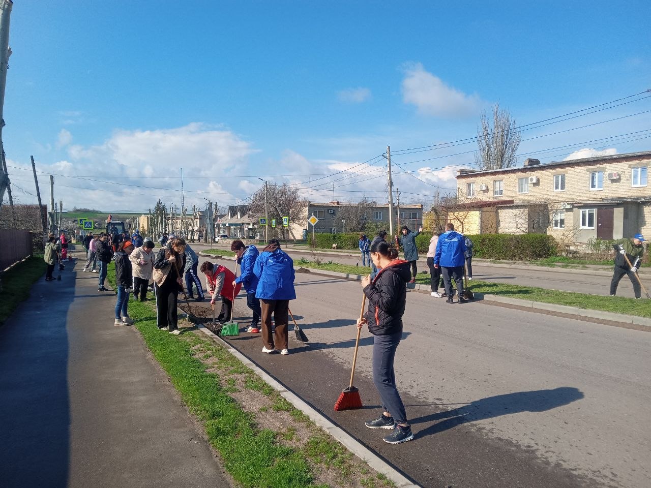 Ещё некоторые фото и видео с сегодняшнего общереспубликанского субботника Ещё некоторые фото и видео с сегодняшнего общереспубликанского субботника