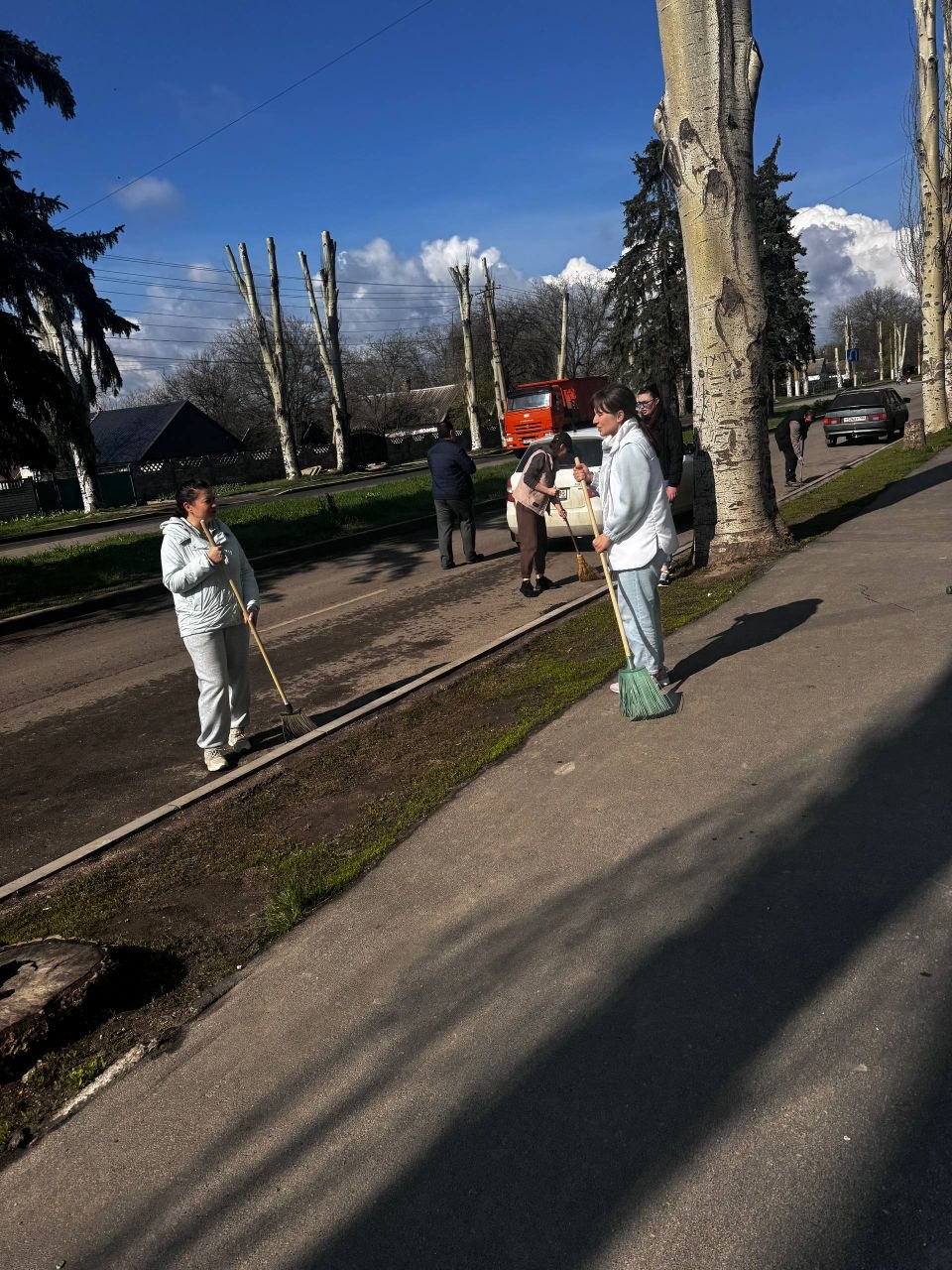 Ещё некоторые фото и видео с сегодняшнего общереспубликанского субботника Ещё некоторые фото и видео с сегодняшнего общереспубликанского субботника