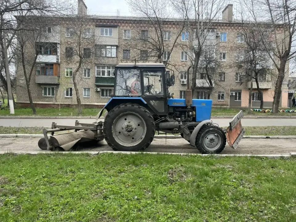 Роман Конев: О механизированной уборке автомобильных дорог и тротуаров МУНИЦИПАЛЬНОГО УНИТАРНОГО ПРЕДПРИЯТИЯ «ПРОСТОР» АДМИНИСТРАЦИИ ГОРОДСКОГО ОКРУГА ГОРЛОВКА ДОНЕЦКОЙ НАРОДНОЙ РЕСПУБЛИКИ Для поддержания чистоты дорог и... Роман Конев: О механизированной уборке автомобильных дорог и тротуаров МУНИЦИПАЛЬНОГО УНИТАРНОГО ПРЕДПРИЯТИЯ «ПРОСТОР» АДМИНИСТРАЦИИ ГОРОДСКОГО ОКРУГА ГОРЛОВКА ДОНЕЦКОЙ НАРОДНОЙ РЕСПУБЛИКИ Для поддержания чистоты дорог и...