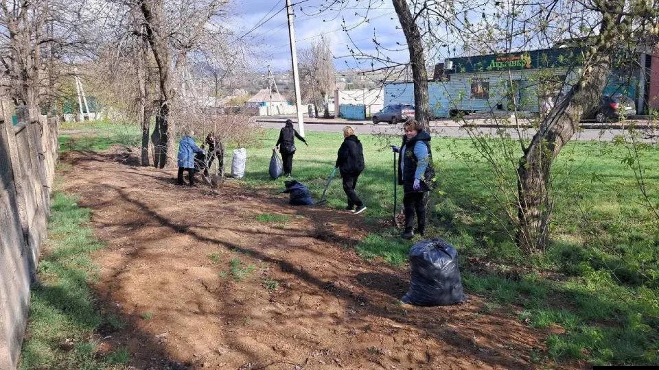 Сегодня, 11 апреля, в рамках проекта «Единой России» «Городская среда» сотрудники Моспинского территориального управления администрации городского округа Донецк приняли участие в общереспубликанском субботнике, очистив от... Сегодня, 11 апреля, в рамках проекта «Единой России» «Городская среда» сотрудники Моспинского территориального управления администрации городского округа Донецк приняли участие в общереспубликанском субботнике, очистив от...