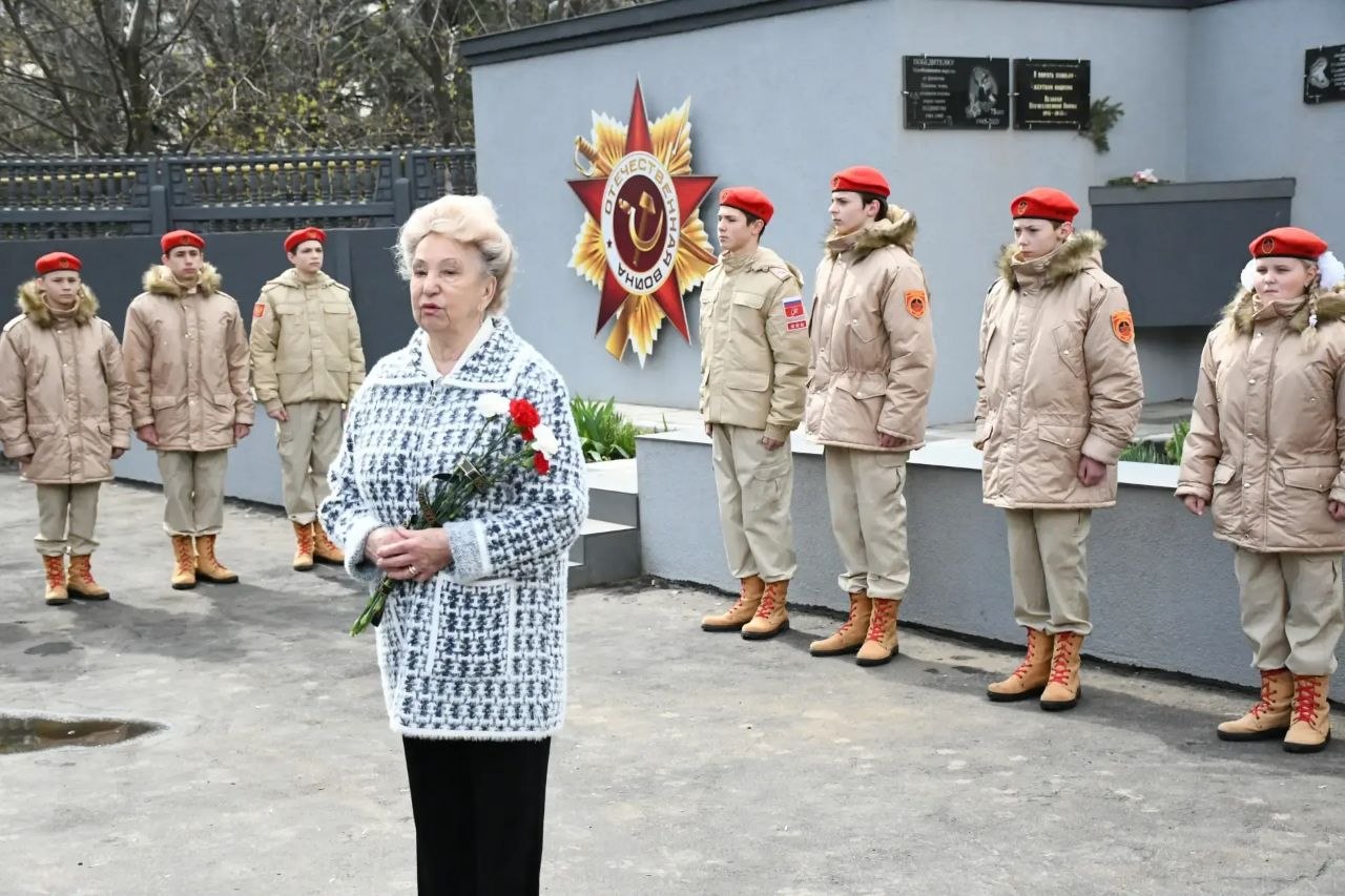 Александр Шатов: В Кировском состоялась памятная церемония возложения цветов Александр Шатов: В Кировском состоялась памятная церемония возложения цветов