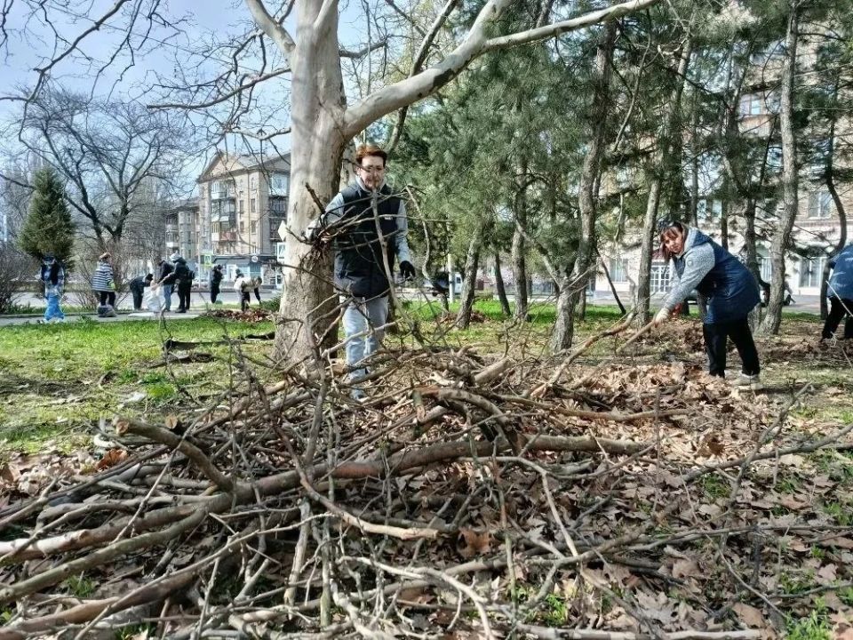 Елена Синецкая: Сегодня, 11 апреля, в рамках проектов «Городская среда» и «Донбасс – наш дом» партии Единая Россия, сотрудники Управы Калининского внутригородского района Администрации городского округа Донецк приняли... Елена Синецкая: Сегодня, 11 апреля, в рамках проектов «Городская среда» и «Донбасс – наш дом» партии Единая Россия, сотрудники Управы Калининского внутригородского района Администрации городского округа Донецк приняли...