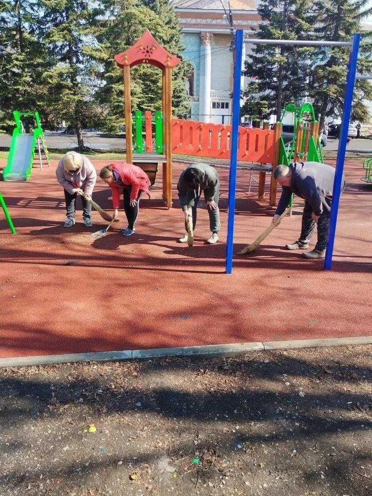 В Торезе прошёл общереспубликанский субботник В Торезе прошёл общереспубликанский субботник