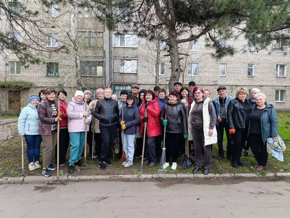 Денис Зубов: По поручению Главы ДНР Дениса Пушилина по всей Республике продолжается двухмесячник (субботников) по благоустройству территорий в рамках акции «Зеленый Донбасс» Денис Зубов: По поручению Главы ДНР Дениса Пушилина по всей Республике продолжается двухмесячник (субботников) по благоустройству территорий в рамках акции «Зеленый Донбасс»