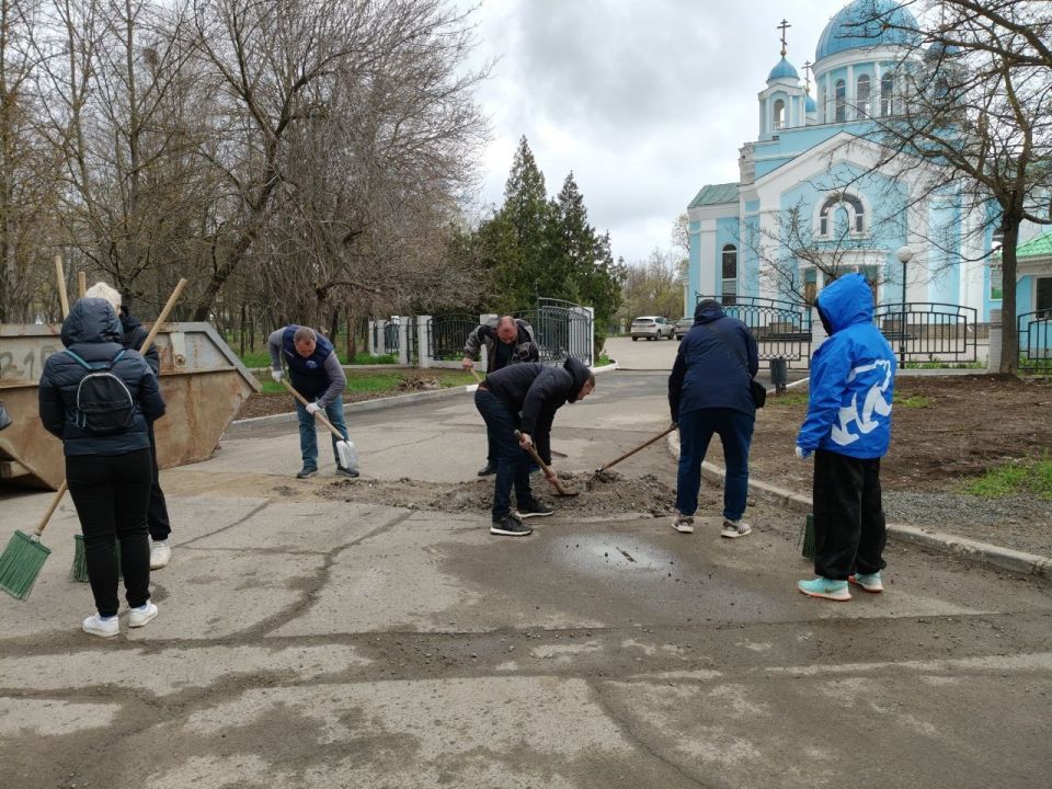 ЧИСТОТА — К ПРАЗДНИКУ: В МАРИУПОЛЕ ПРОШЁЛ ОБЩЕРЕГИОНАЛЬНЫЙ СУББОТНИК ЧИСТОТА — К ПРАЗДНИКУ: В МАРИУПОЛЕ ПРОШЁЛ ОБЩЕРЕГИОНАЛЬНЫЙ СУББОТНИК