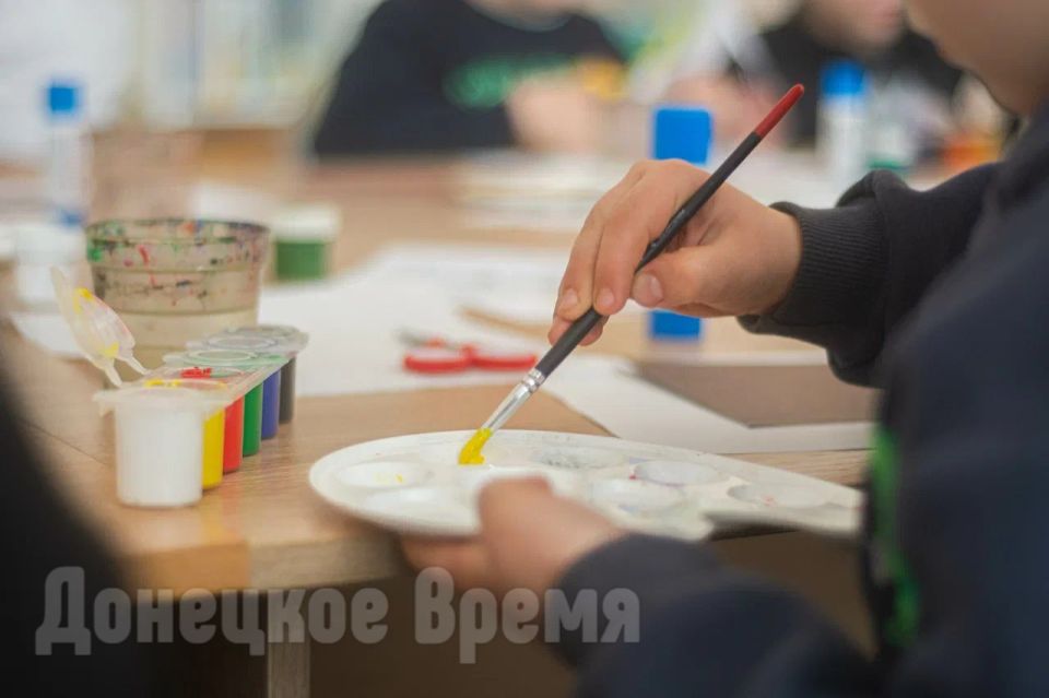 Создавали свои собственные вселенные: в Донецке прошло музейное занятие на тему космоса Создавали свои собственные вселенные: в Донецке прошло музейное занятие на тему космоса
