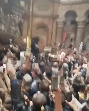 Жить будем: Благодатный огонь сегодня сошел в часовне над Гробом Господнем