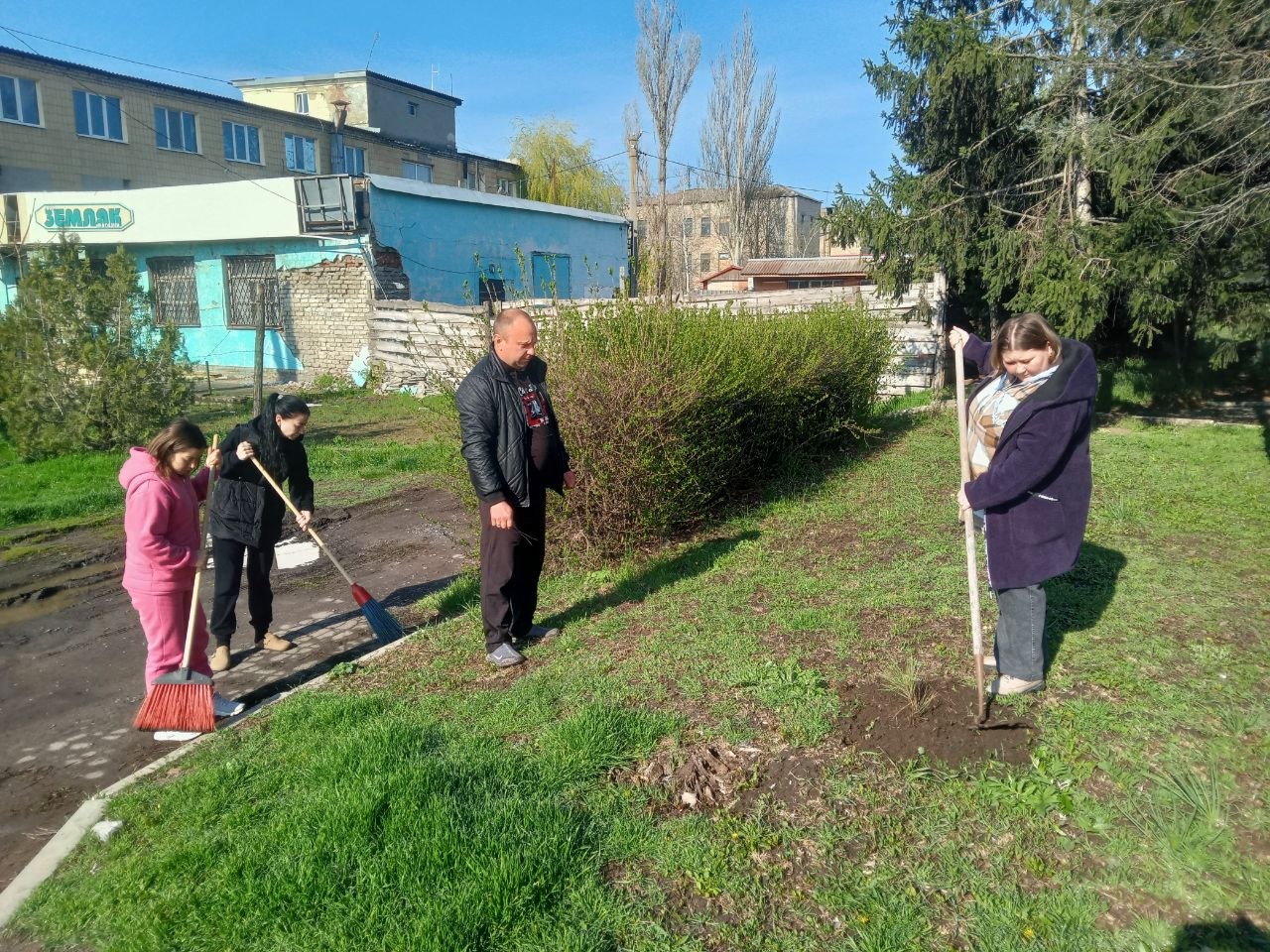 Ещё некоторые фото и видео с сегодняшнего общереспубликанского субботника Ещё некоторые фото и видео с сегодняшнего общереспубликанского субботника