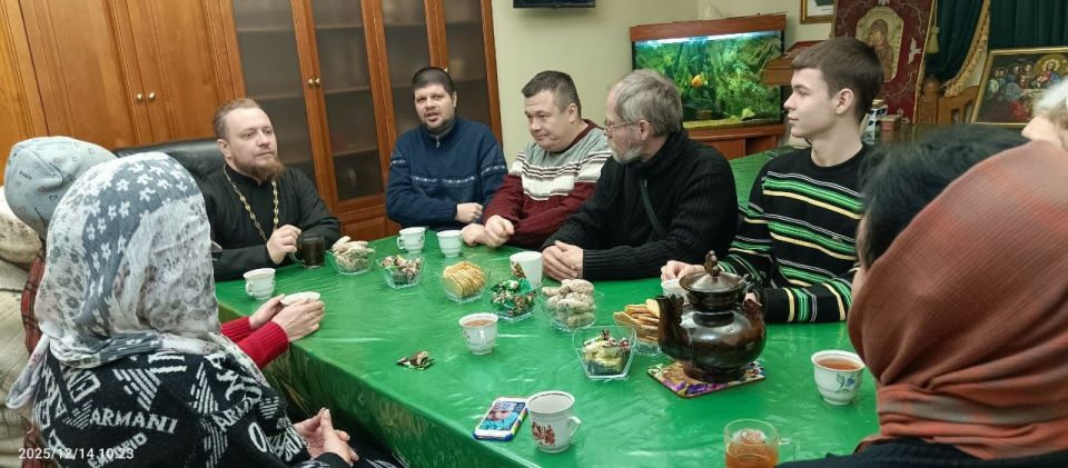 Чтобы не прожить жизнь бесполезно и праздно: настоятель донецкого храма активно помогает прихожанам Чтобы не прожить жизнь бесполезно и праздно: настоятель донецкого храма активно помогает прихожанам