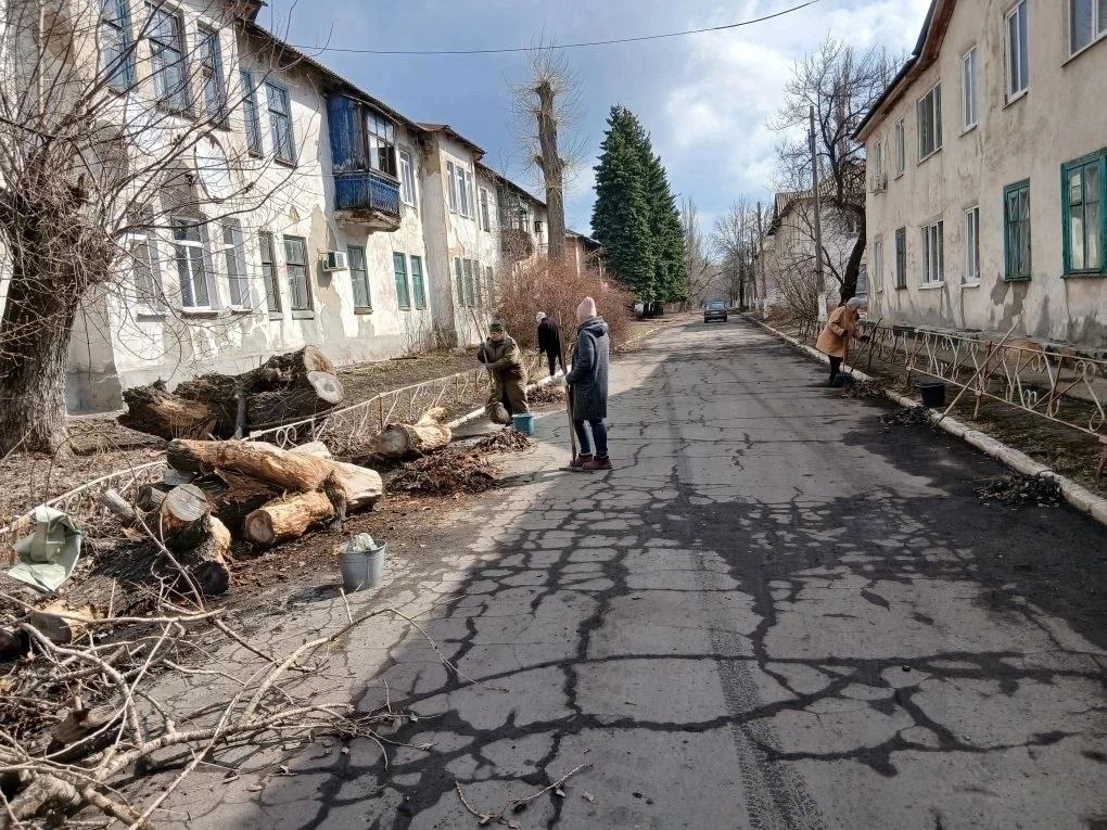 В Торезе прошёл общереспубликанский субботник В Торезе прошёл общереспубликанский субботник