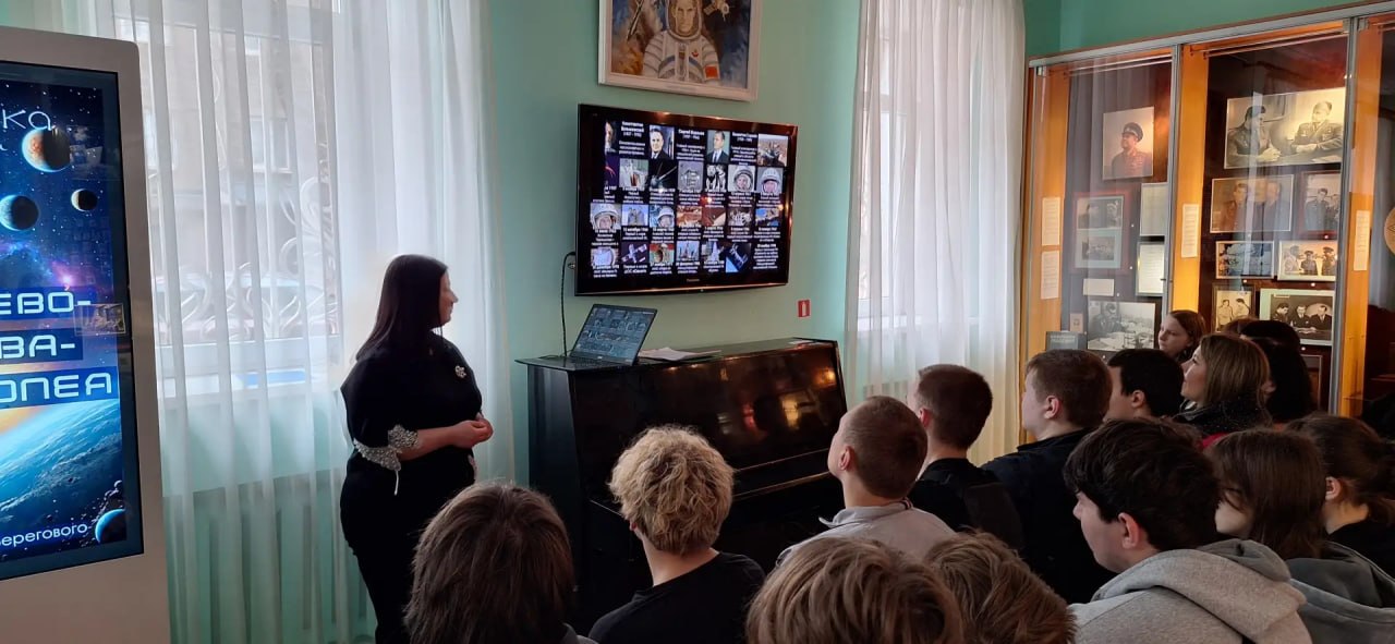 Мультимедийная образовательная программа «Есть такая профессия – космос изучать!» Мультимедийная образовательная программа «Есть такая профессия – космос изучать!»