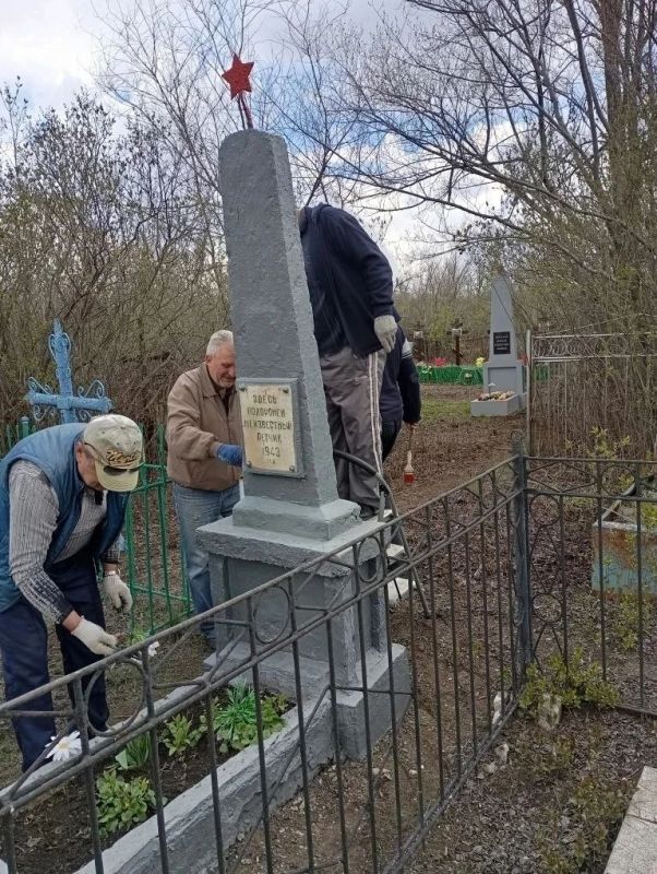 Денис Зубов: В рамках акции «Зеленый Донбасс» на территории городского округа Иловайск сегодня, 11 апреля, ветераны МВД Иловайска собрались вместе, чтобы навести порядок на территории старого кладбища Денис Зубов: В рамках акции «Зеленый Донбасс» на территории городского округа Иловайск сегодня, 11 апреля, ветераны МВД Иловайска собрались вместе, чтобы навести порядок на территории старого кладбища