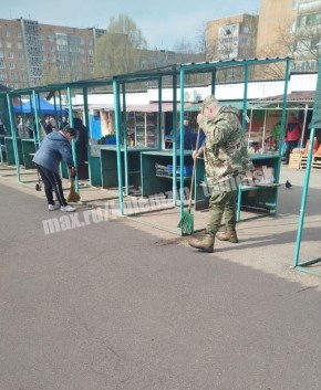 Сотрудники ГУП «Рынки Донбасса» вышли на республиканский субботник — приводят в порядок и благоустраивают территории рынков