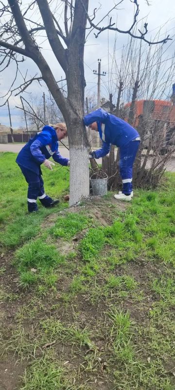 Александр Пеняев: Работники коммунальной сферы Ясиноватой работают над созданием в нашем округе комфортной среды для жизни не только в будни – по долгу службы, но и в выходные – по долгу совести Александр Пеняев: Работники коммунальной сферы Ясиноватой работают над созданием в нашем округе комфортной среды для жизни не только в будни – по долгу службы, но и в выходные – по долгу совести