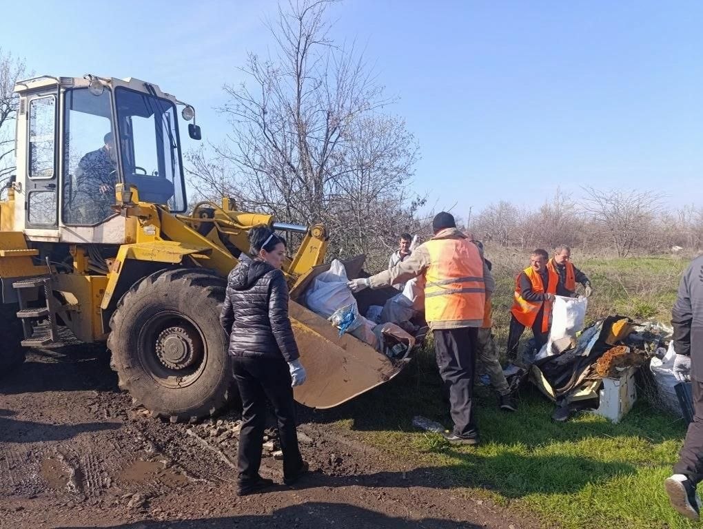 Сергей Ермаков: 11 апреля проверил ход работ по уборке несанкционированной свалки на улице Брюсова Сергей Ермаков: 11 апреля проверил ход работ по уборке несанкционированной свалки на улице Брюсова