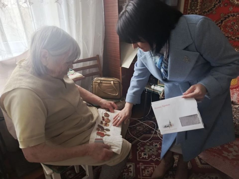 По случаю знаменательной даты — 94-летия долгожительницы Нины Григорьевны Ерошиной — заместитель главы администрации Волновахского муниципального округа, координатор местного отделения Женского движения «Единой России» Елена... По случаю знаменательной даты — 94-летия долгожительницы Нины Григорьевны Ерошиной — заместитель главы администрации Волновахского муниципального округа, координатор местного отделения Женского движения «Единой России» Елена...