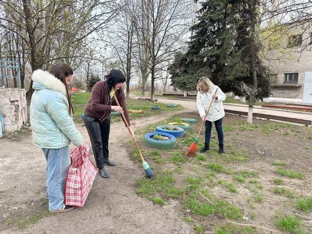 Студенты и сотрудники средних специальных учебных заведений приняли участие в общереспубликанском субботнике Студенты и сотрудники средних специальных учебных заведений приняли участие в общереспубликанском субботнике