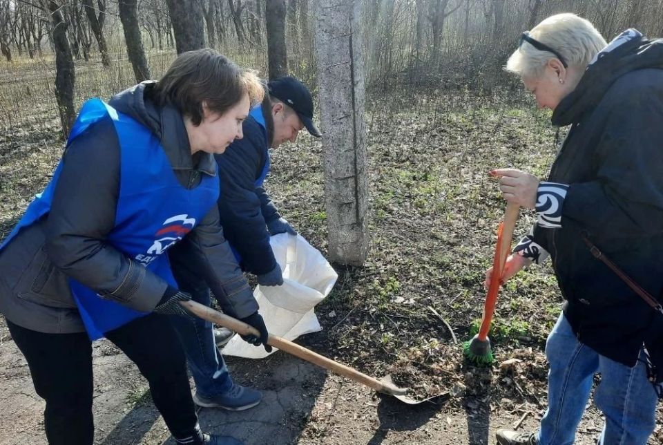 В Калининском районе Горловки состоялся общереспубликанский субботник В Калининском районе Горловки состоялся общереспубликанский субботник