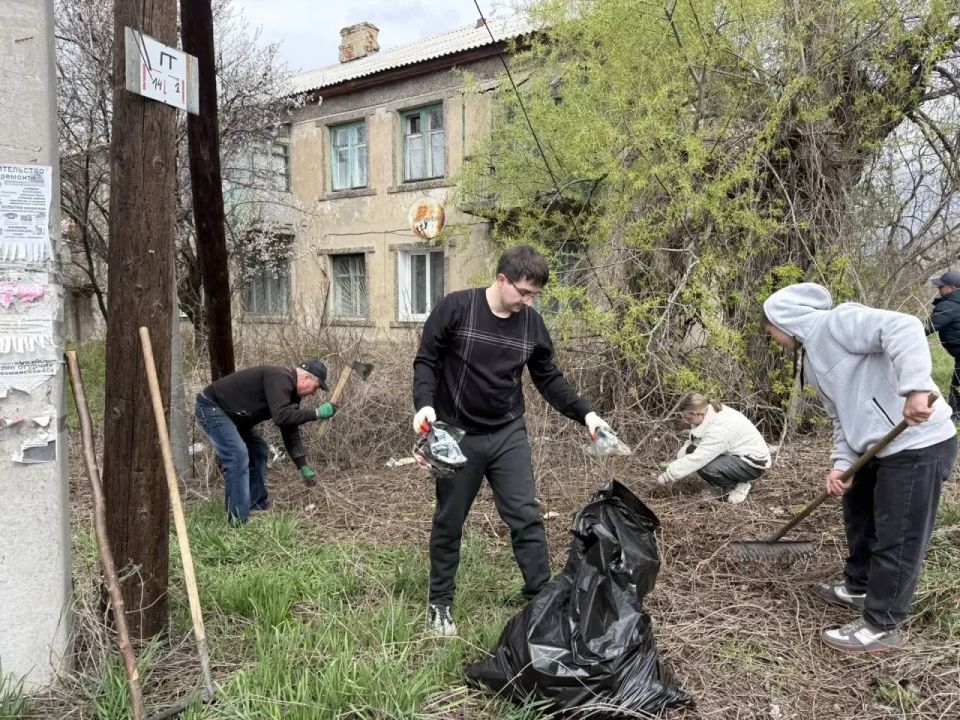 Денис Зубов: По поручению Главы ДНР Дениса Пушилина по всей Республике продолжается двухмесячник (субботников) по благоустройству территорий в рамках акции «Зеленый Донбасс» Денис Зубов: По поручению Главы ДНР Дениса Пушилина по всей Республике продолжается двухмесячник (субботников) по благоустройству территорий в рамках акции «Зеленый Донбасс»