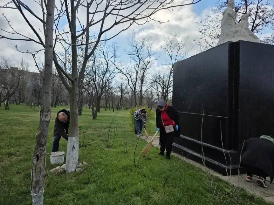 Сегодня, 11 апреля, в рамках проекта «Единой России» «Городская среда» сотрудники Моспинского территориального управления администрации городского округа Донецк приняли участие в общереспубликанском субботнике, очистив от... Сегодня, 11 апреля, в рамках проекта «Единой России» «Городская среда» сотрудники Моспинского территориального управления администрации городского округа Донецк приняли участие в общереспубликанском субботнике, очистив от...
