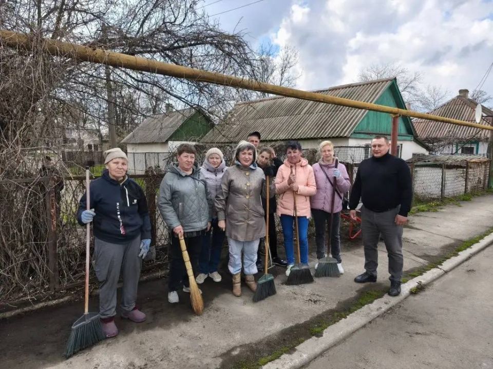 Денис Зубов: По поручению Главы ДНР Дениса Пушилина по всей Республике продолжается двухмесячник (субботников) по благоустройству территорий в рамках акции «Зеленый Донбасс» Денис Зубов: По поручению Главы ДНР Дениса Пушилина по всей Республике продолжается двухмесячник (субботников) по благоустройству территорий в рамках акции «Зеленый Донбасс»