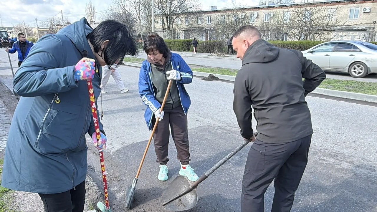 Наталья Великодная: Сегодня в Тельмановском муниципальном округе прошел общереспубликанский субботник, и я с удовольствием приняла в нем участие Наталья Великодная: Сегодня в Тельмановском муниципальном округе прошел общереспубликанский субботник, и я с удовольствием приняла в нем участие
