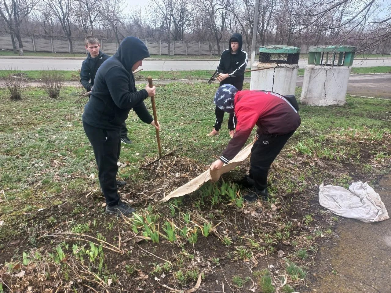 Студенты и сотрудники средних специальных учебных заведений приняли участие в общереспубликанском субботнике Студенты и сотрудники средних специальных учебных заведений приняли участие в общереспубликанском субботнике
